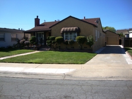 Building Photo - Coming soon! 3 bedroom 2 bath in Maple Park, South Salinas