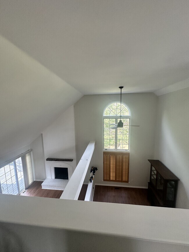 Photo - 4640 Newington Rd