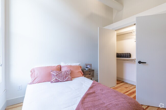 The Finch- 1BR, 1BA 494 sq ft - Harper's Flats