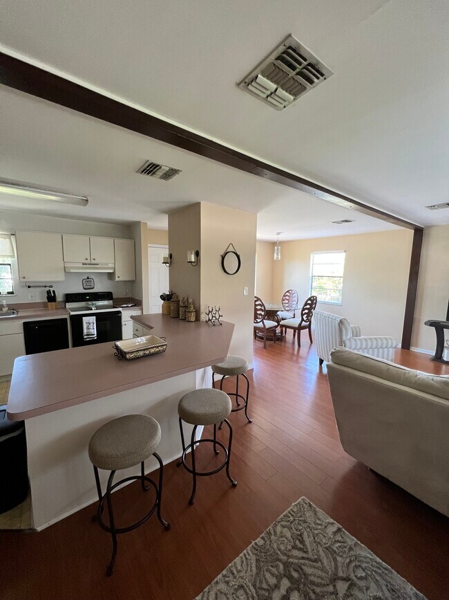 Cocina, Comedor - 5480 Avenue B Unidad 5480