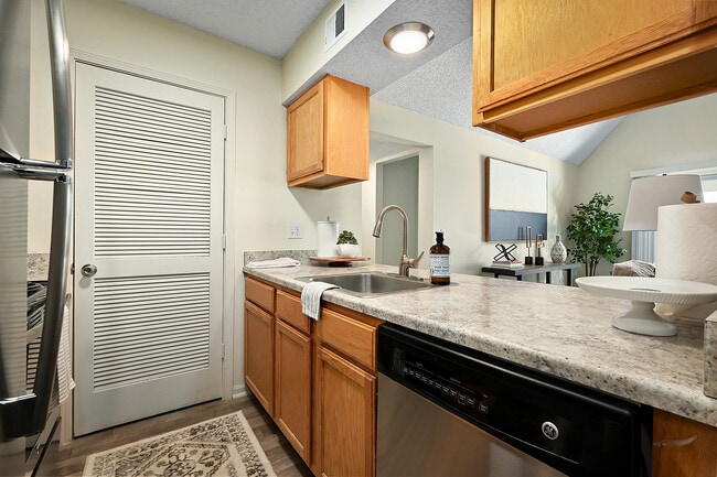 Riviera II - Kitchen
