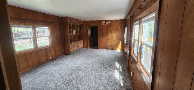 Photo - 6231 309rd