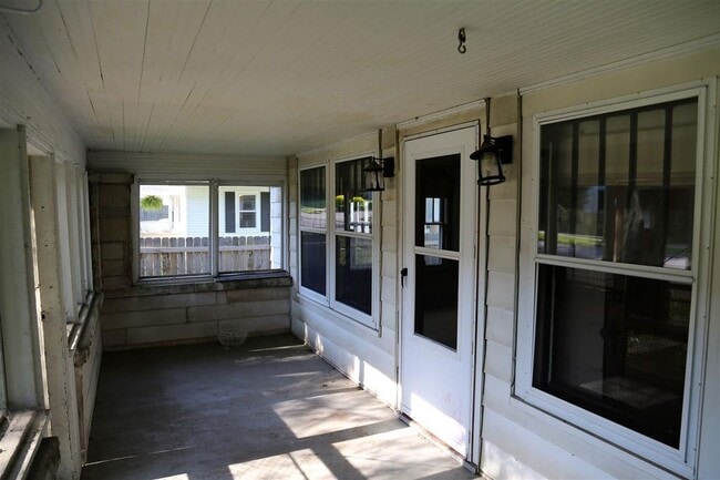 Photo - 2 bedroom, 1 bath Home - MUST SEE!