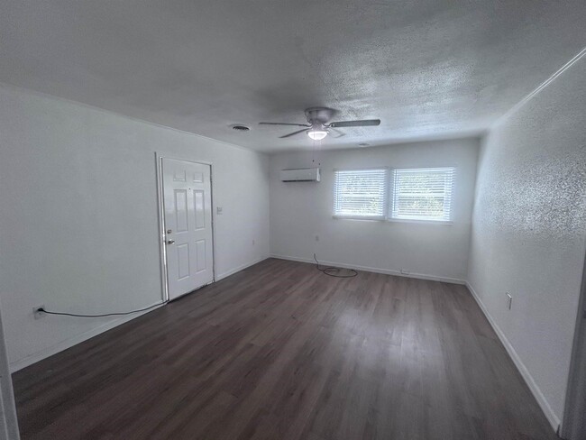 Photo - 703 Westway Rd