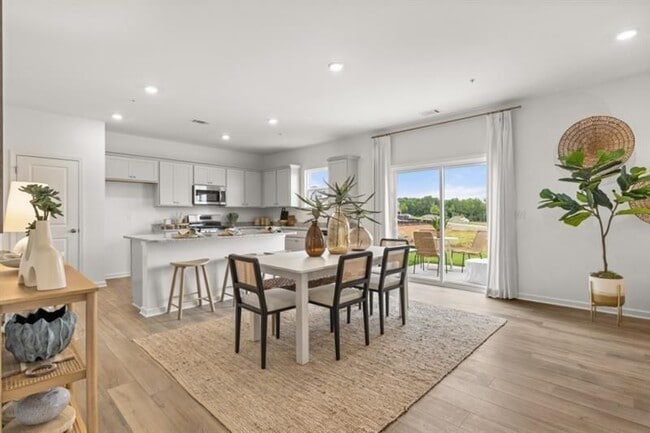 Photo - 458 Red Dragon Dr