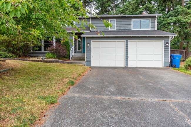 Cozy 4 Bed 3 Bath Home Center of Oak Harbor - Cozy 4 Bed 3 Bath Home Center of Oak Harbor
