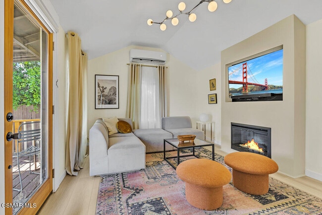 Photo - 2855 Los Feliz Dr