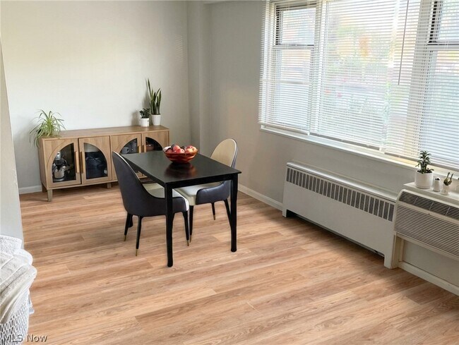 Photo - 11820 Edgewater Dr Unit 322