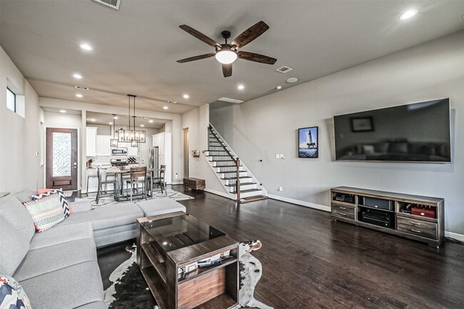 Photo - 5840 Darling St