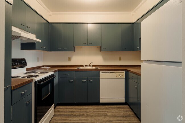 3BR, 2BA - 401 Hillcrest Drive