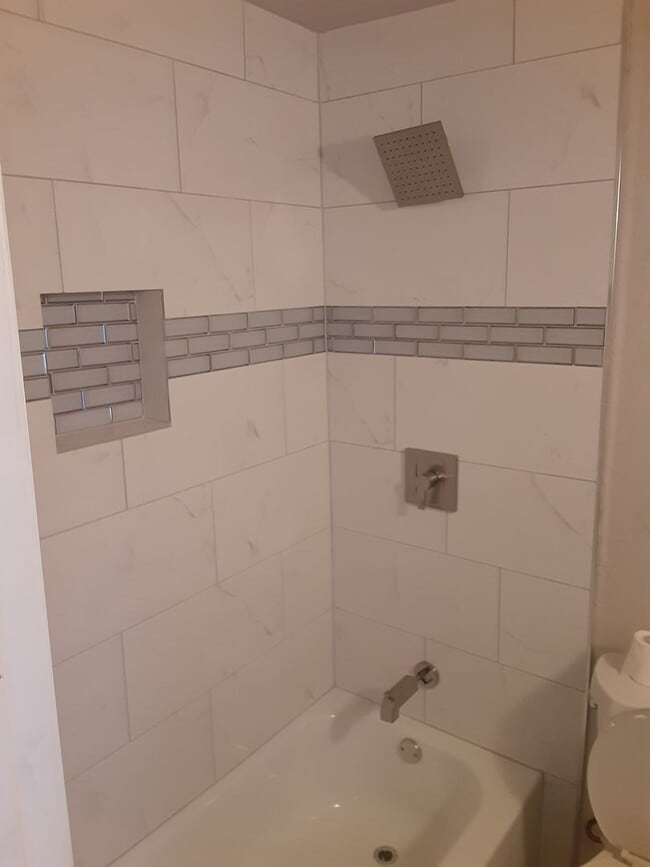 Building Photo - Ready to move in...