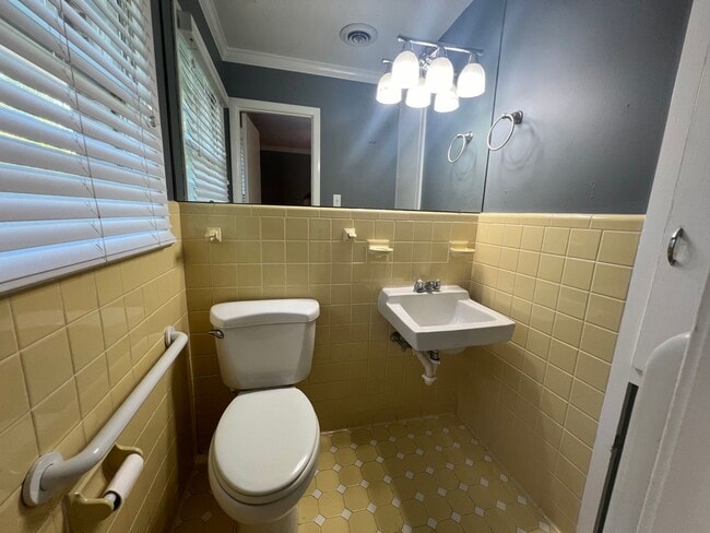 Photo - 726 E Magnolia Ave