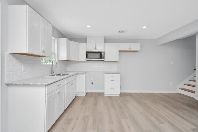 Photo - 8595 Parkway Dr