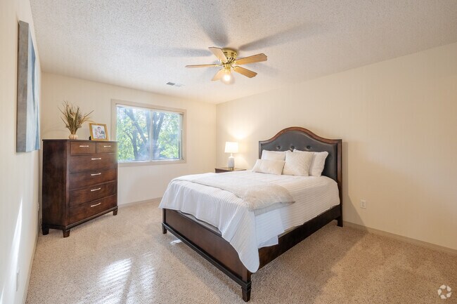 2BR, 2BA - 1,064SF - Bedroom