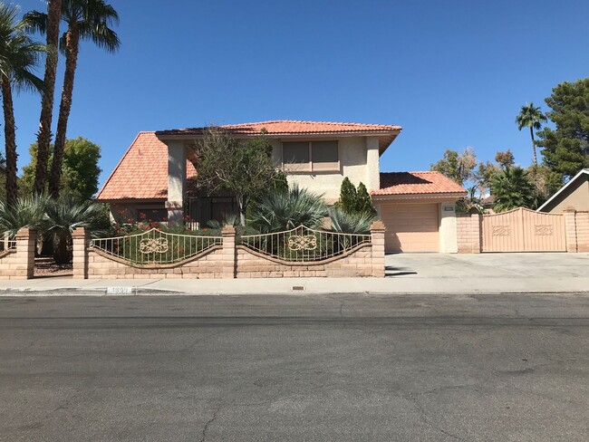Building Photo - 2 Story, 5 Bedrooms, 2.5 Bathroom, Pool Rental