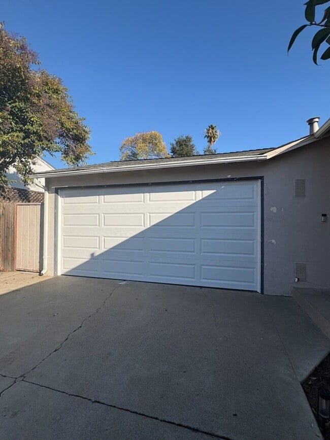 Photo - Classic 3bd/2ba single story in Livermore ...