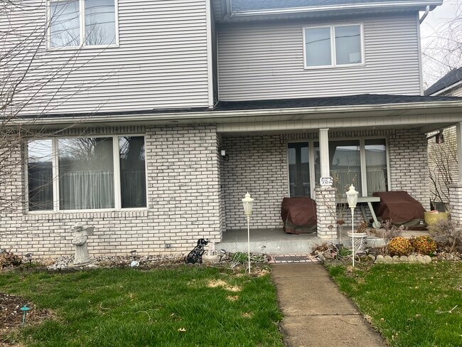 Building Photo - 982 Wood St Unit 2ND FL