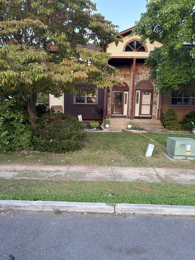 5 Hannah Dr