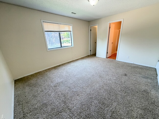 Photo - 1360 Brook St Unit E