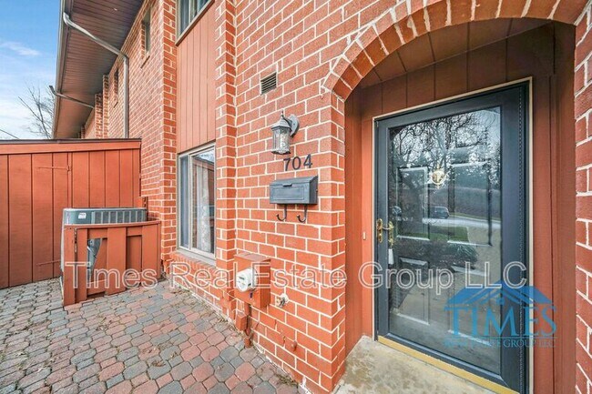 Photo - 704 Worthington Dr