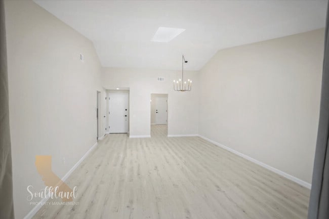 Photo - 40002 Village 40