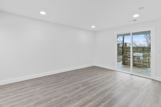 Photo - 6 Roundwood Ln
