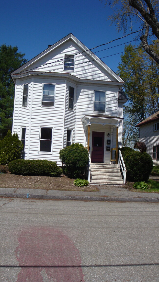 Building Photo - 10 Maple St Unit 3