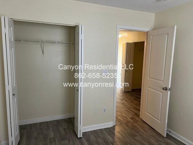 Photo - 461 Bedford Knoll Dr