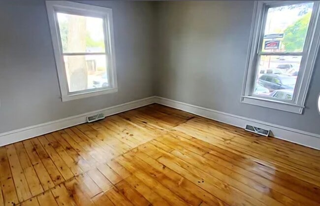 Photo - 850 Fulton St W