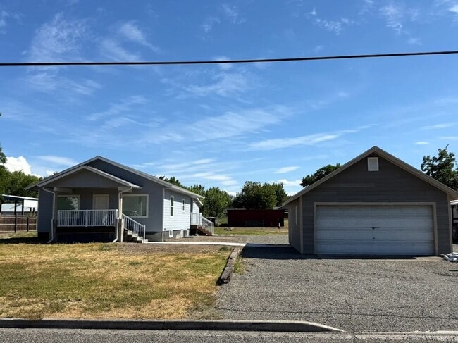 Building Photo - Spacious 4-Bedroom Home with Detached Garage & Large Yard in Clarkston