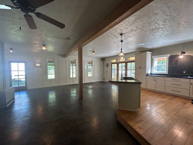 Building Photo - Charming Country Living – 3 Bed, 2 Bath Home with Creek & Pond