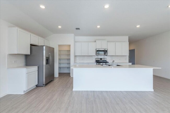 156 Alamito Ave