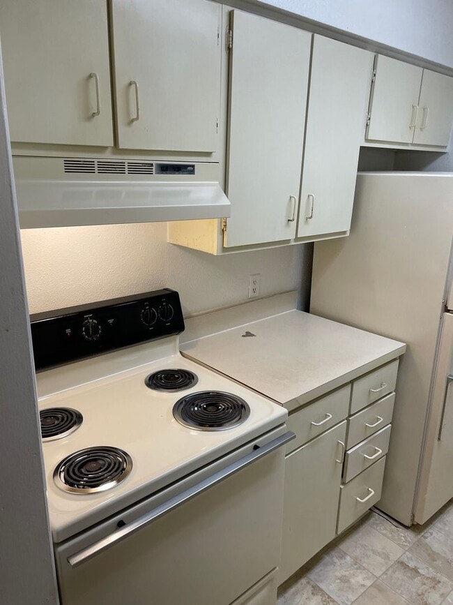 Building Photo - Ground Floor Two bedroom condo Unit 315-102