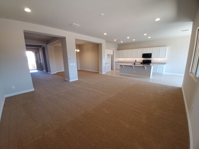 Photo - 5 Bedroom - Large Newer Build - Great Location