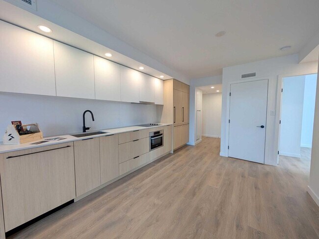 Photo - 13738 Central Ave Unité 411