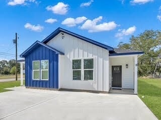 Building Photo - 211 S 5th St