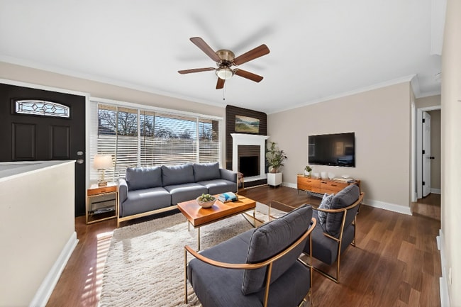 Photo - 210 E Madison St