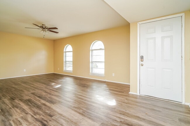 Photo - 3214 Greentree Dr