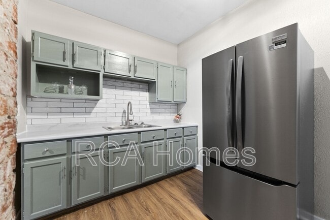 Photo - 1441 E 11th St