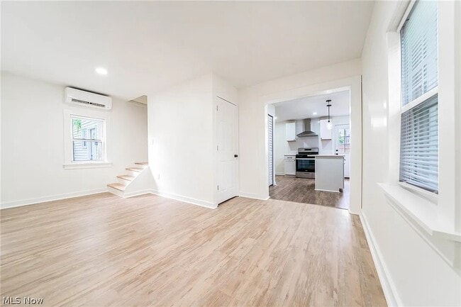 Photo - 2053 W 45th St