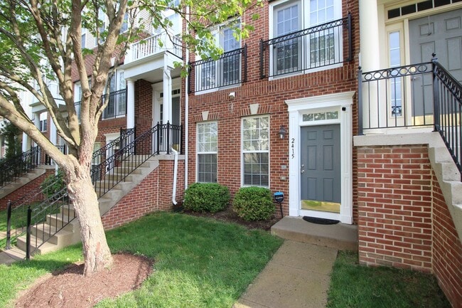 Building Photo - Updated 3/2.5 Townhome w/1 car garage