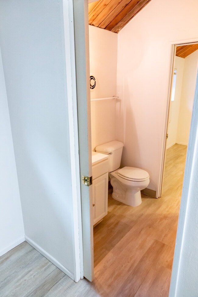 Photo - 1072 SW E Ave