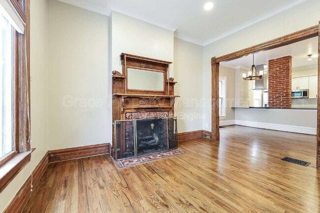 212 W Irvington Pl