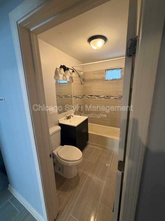 8756 S Exchange Ave Unit 1f