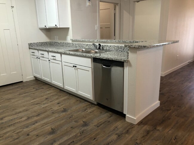 Photo - Beautiful well-maintained townhome