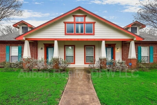 Photo - 306 E Main St