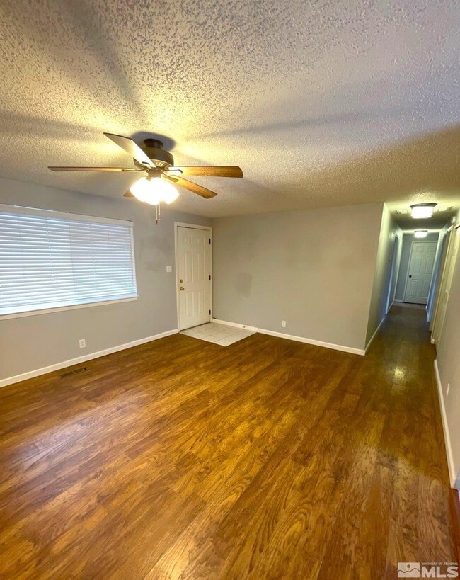 Photo - 405 Kess Way