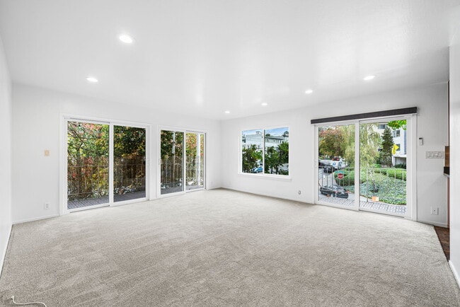 Photo - 695 Mariposa Ave Unit 695 Mariposa Ave  201