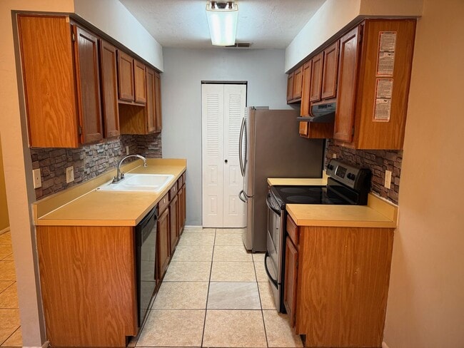 Photo - 2/ in Green Leaf