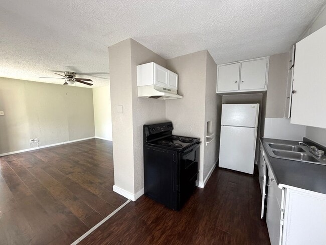 Photo - 6403 Hollis Ave